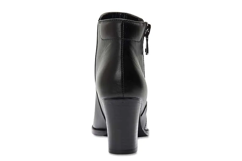 Balmoral Boot in Black Leather