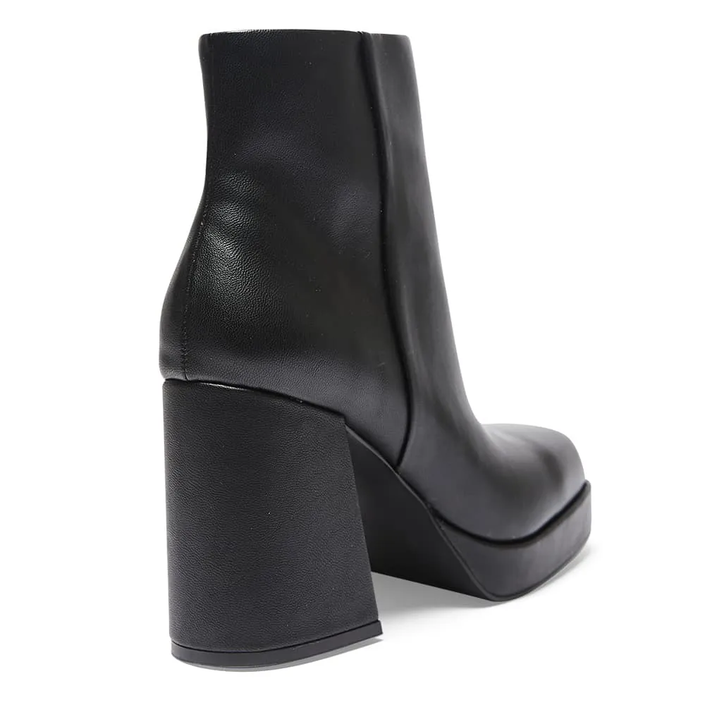 Capulet Boot in Black Smooth