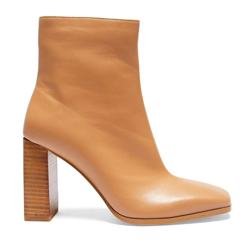 Dainty Boot in Camel Smooth