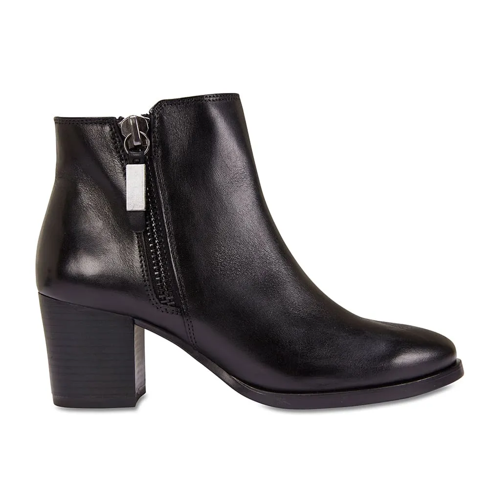 Dallas Boot in Black Leather