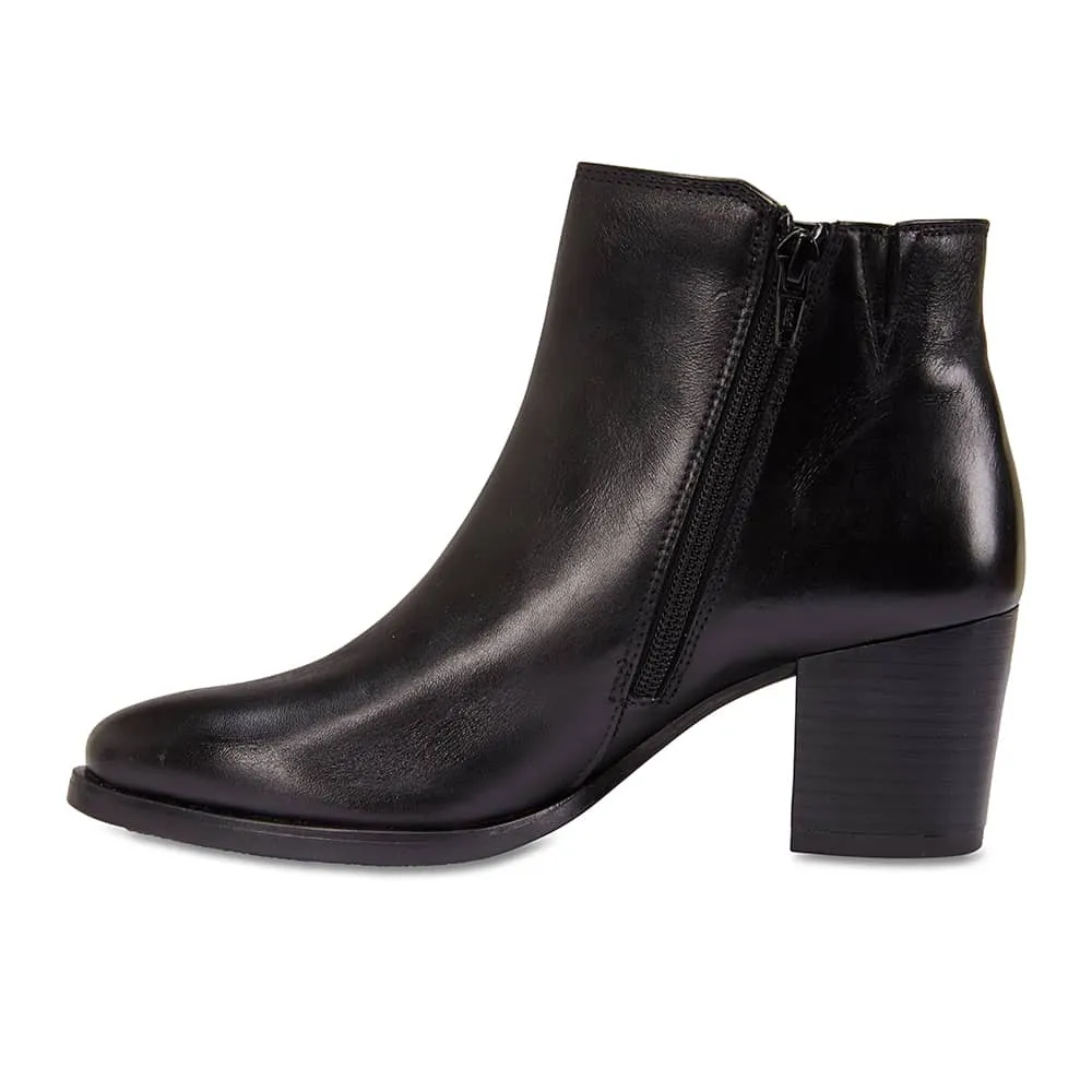 Dallas Boot in Black Leather