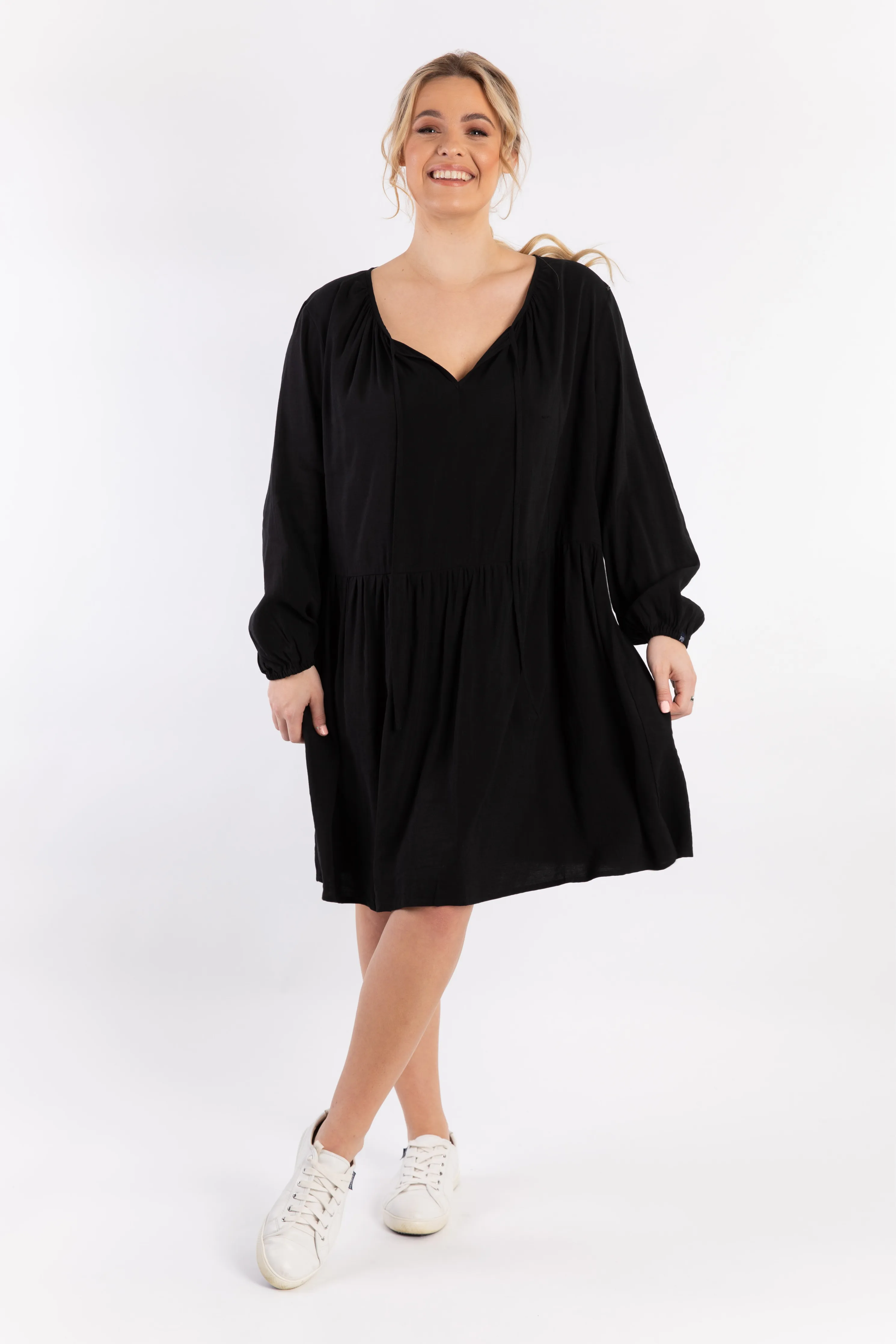 FINAL SALE Long Sleeve Tie Front Midi Dress in Black