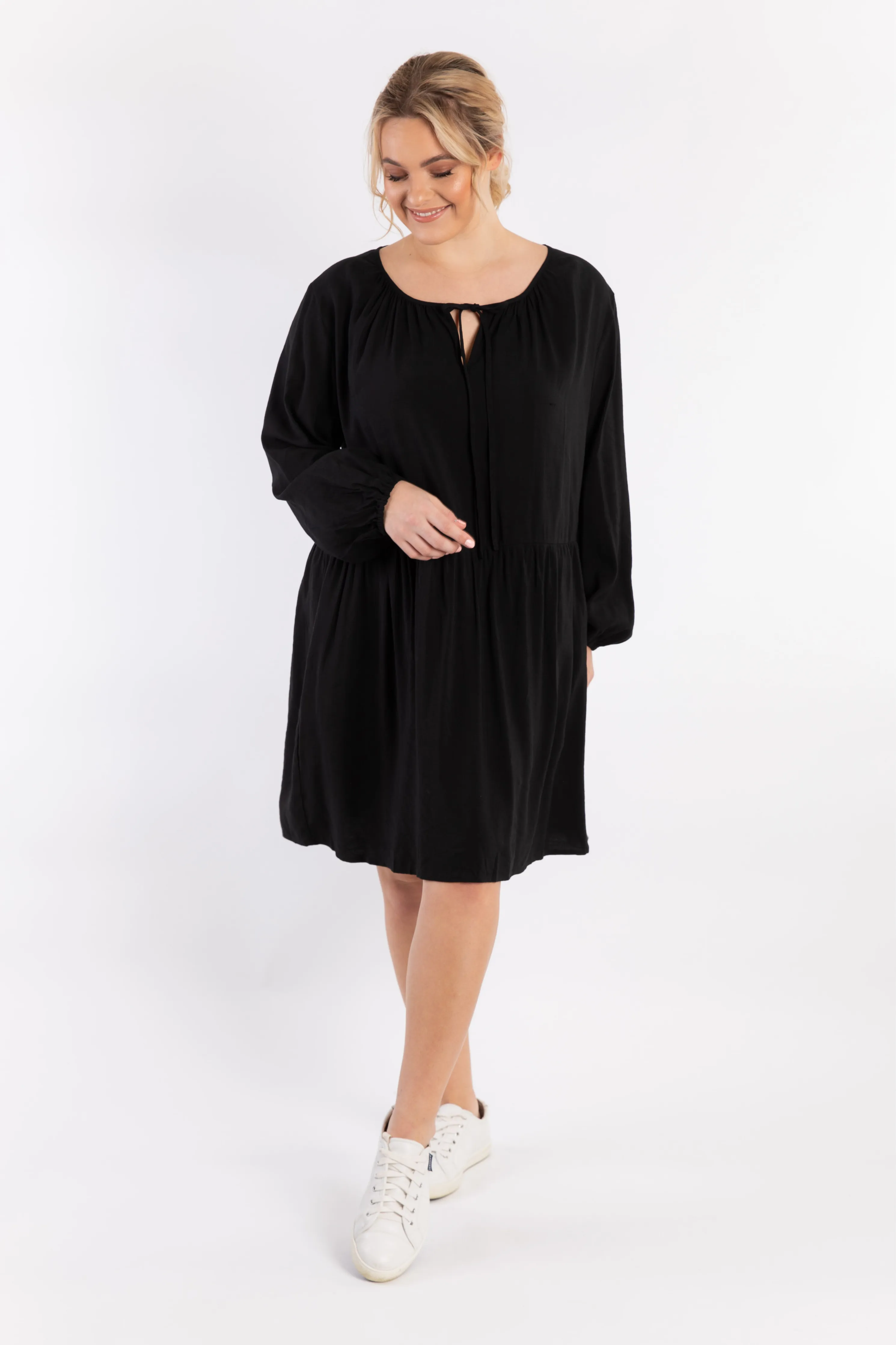 FINAL SALE Long Sleeve Tie Front Midi Dress in Black