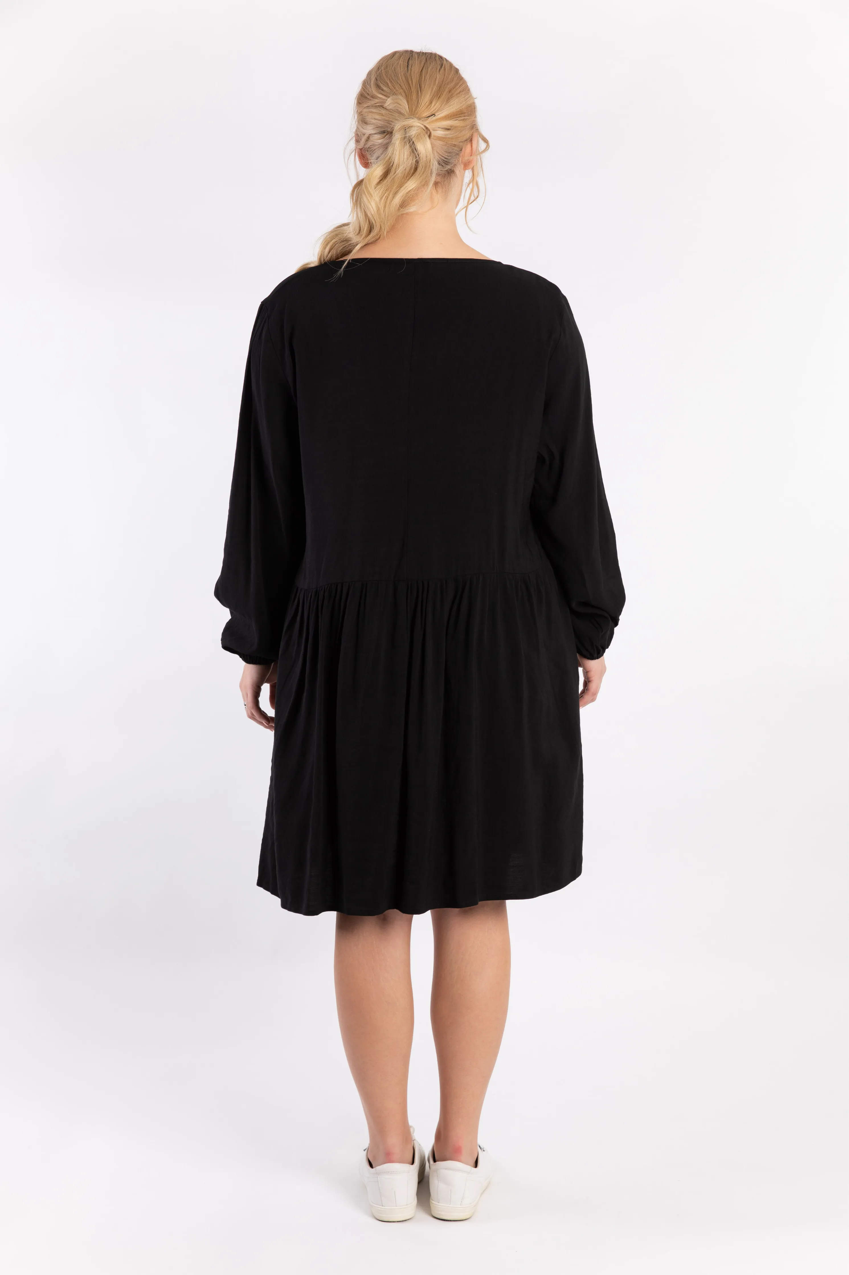 FINAL SALE Long Sleeve Tie Front Midi Dress in Black