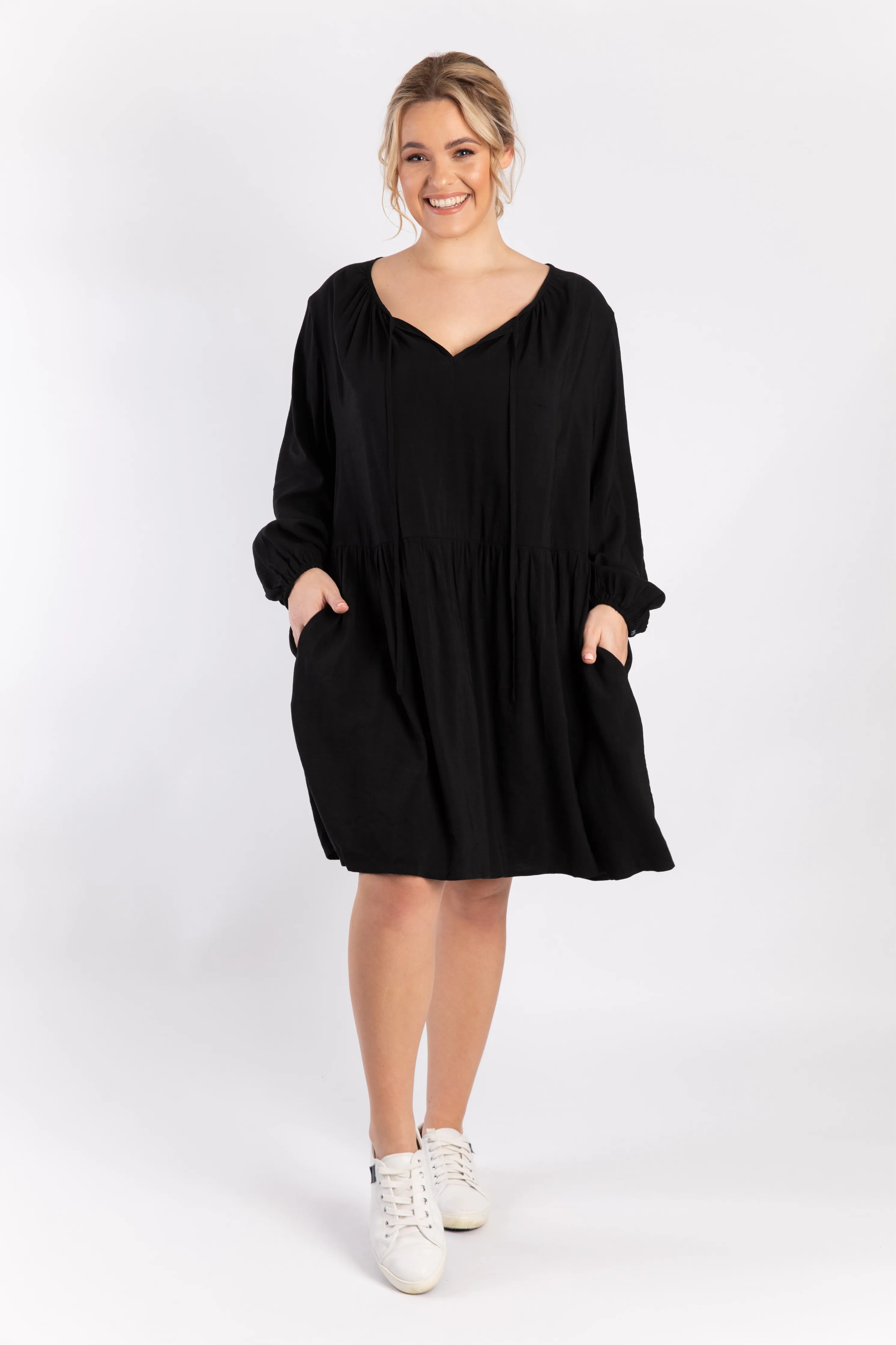 FINAL SALE Long Sleeve Tie Front Midi Dress in Black