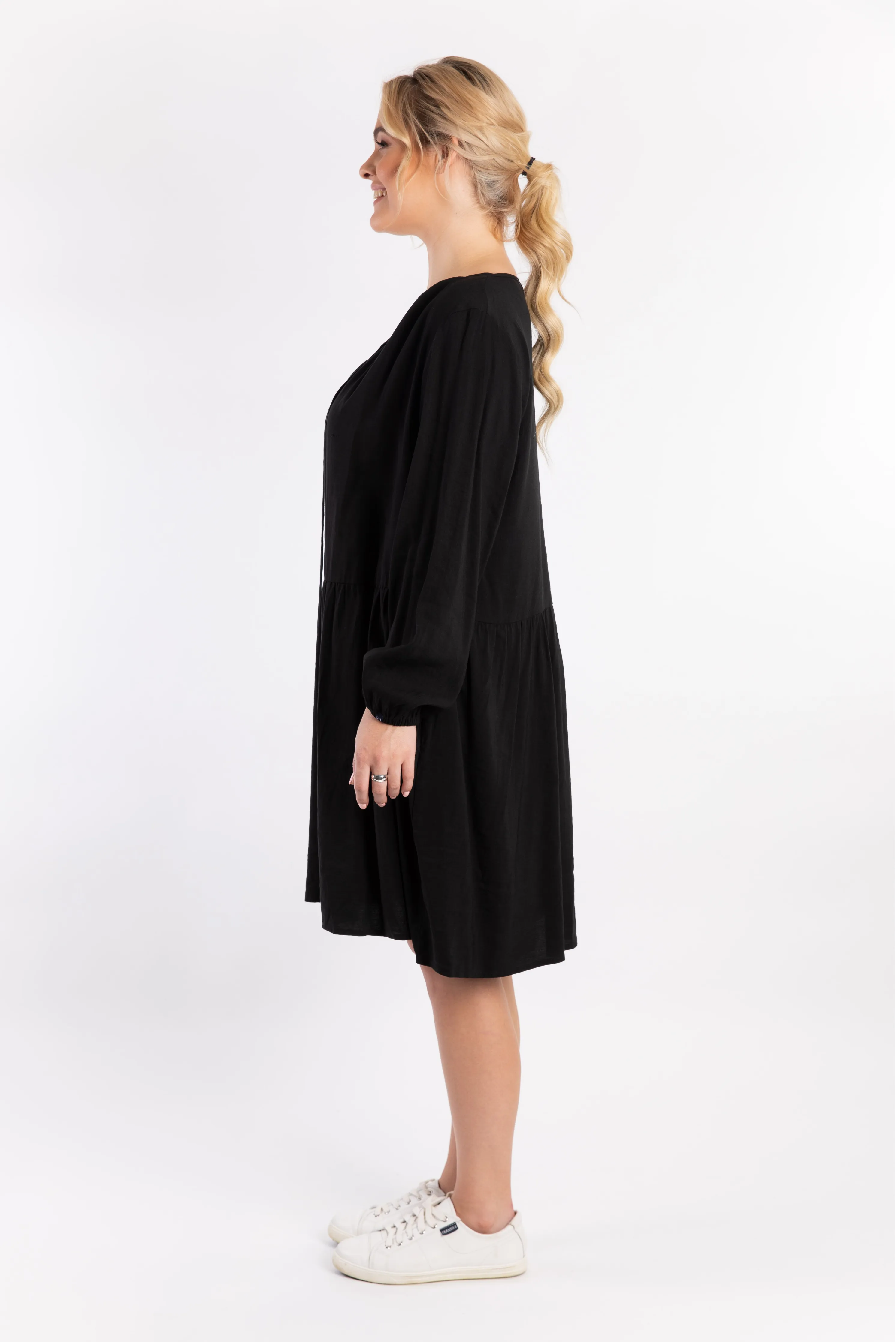 FINAL SALE Long Sleeve Tie Front Midi Dress in Black