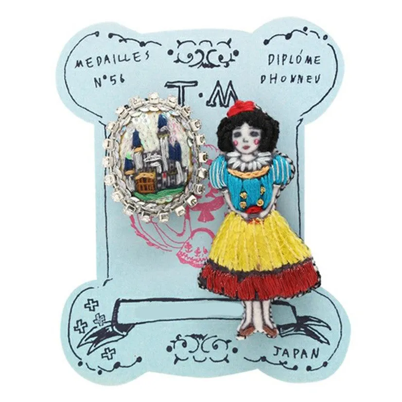 TM - MBC1914 Brooch Snow White